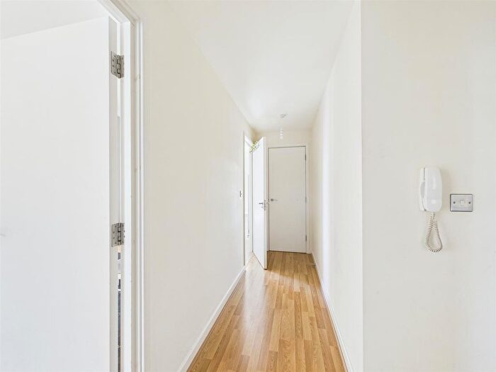 2 Bedroom Flat For Sale In Ducaine Apartments, Merchant Street, Bow, E3