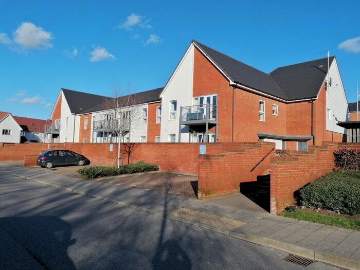 2 Bedroom Apartment To Rent In Pondtail Avenue, Faygate, Horsham, RH12
