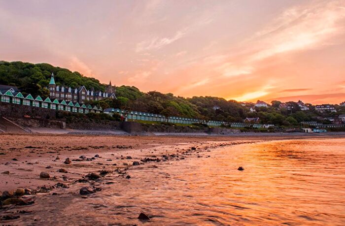 2 Bedroom Flat To Rent In Langland Bay Manor, Langland, Swansea, SA3