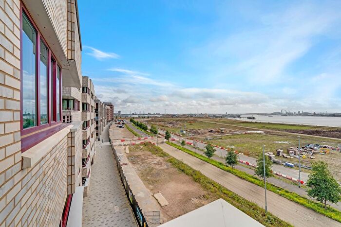 1 Bedroom Flat For Sale In Dawson Apartments, Kings Hill, Barking, IG11