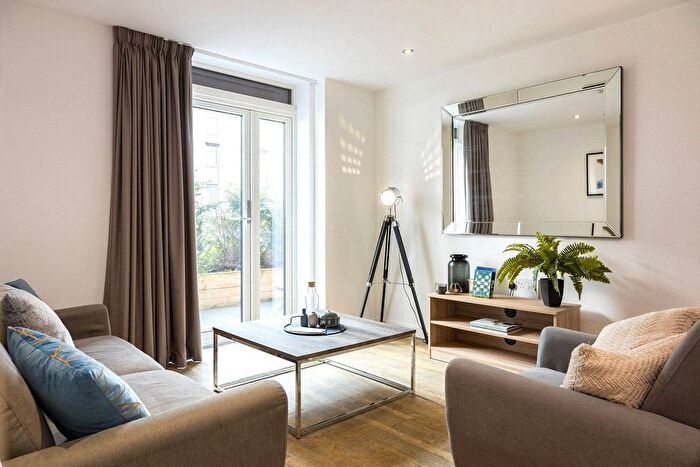 2 Bedroom Flat To Rent In Exchange Square, The Priory Queensway, Birmingham, West Midlands, B4