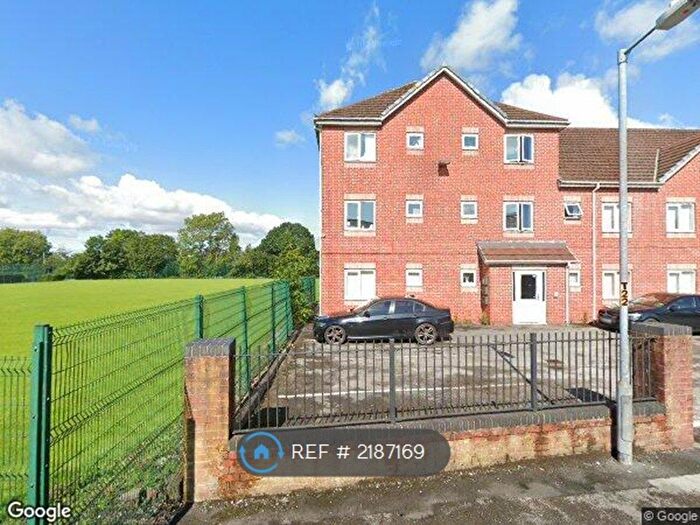 2 Bedroom Flat To Rent In Hall I Th Wood Lane, Bolton, BL2