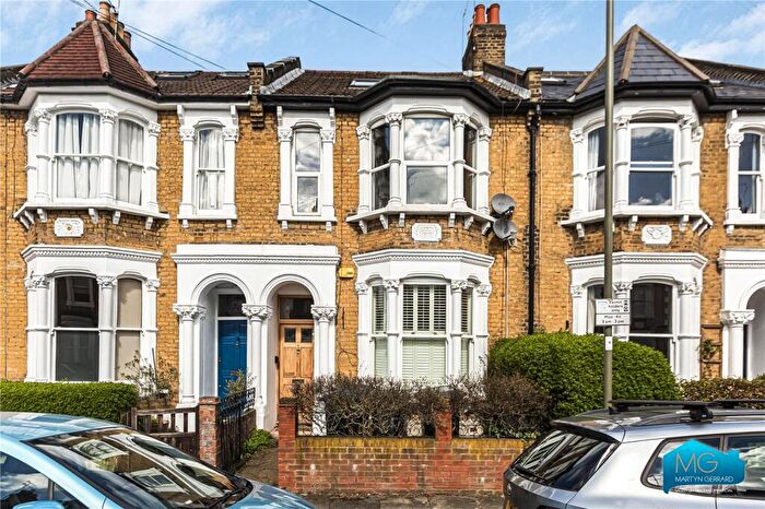 2 Bedroom Apartment For Sale In Lincoln Road, East Finchley, London, N2