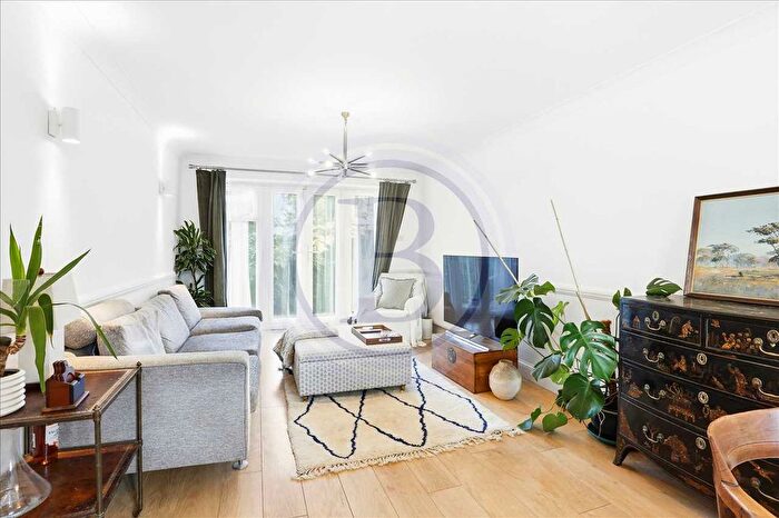 2 Bedroom Flat For Sale In Goddard Place, London, N19