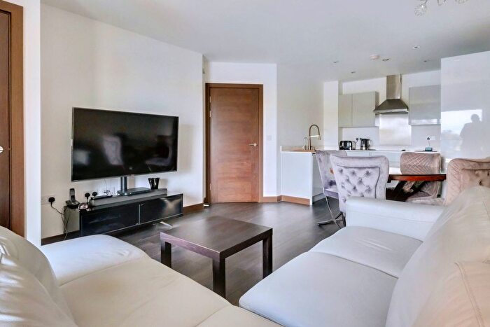 2 Bedroom Flat For Sale In The Causeway, Great Baddow, Chelmsford, CM2