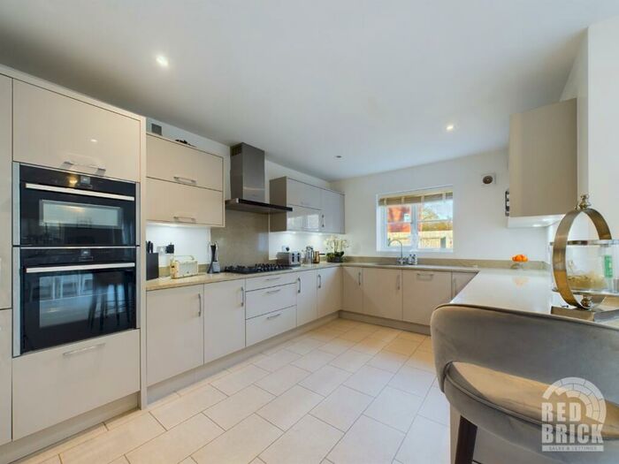 5 Bedroom Detached House To Rent In Earle Gardens, Dunchurch, CV22