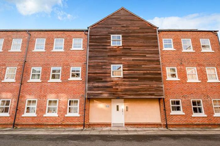 2 Bedroom Apartment For Sale In Nymet Court, Aylesbury, HP19