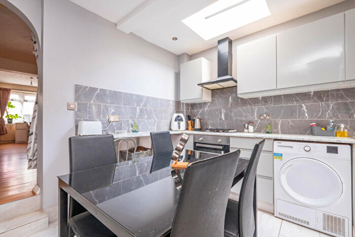 3 Bedroom End Of Terrace House For Sale In London Road, Wallington, SM6