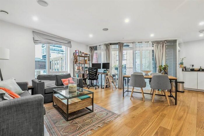 2 Bedroom Flat To Rent In Lamb Walk, London, SE1