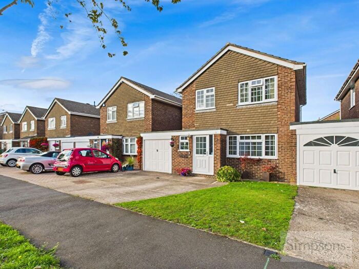 4 Bedroom Link Detached House For Sale In Medlicott Drive, Abingdon, OX14