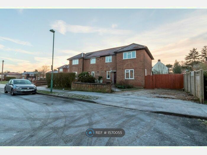 3 Bedroom Semi-Detached House To Rent In Dingwall Road, Carshalton, SM5