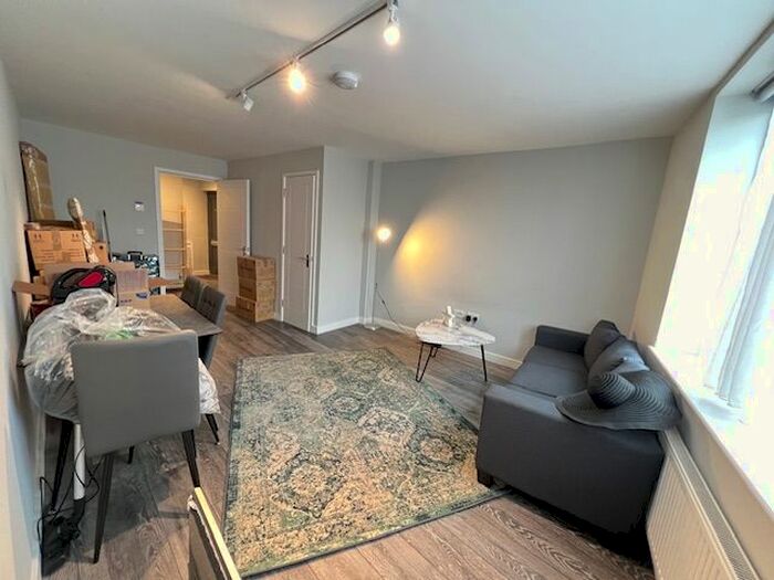 2 Bedroom Flat To Rent In Well Street, London, E9