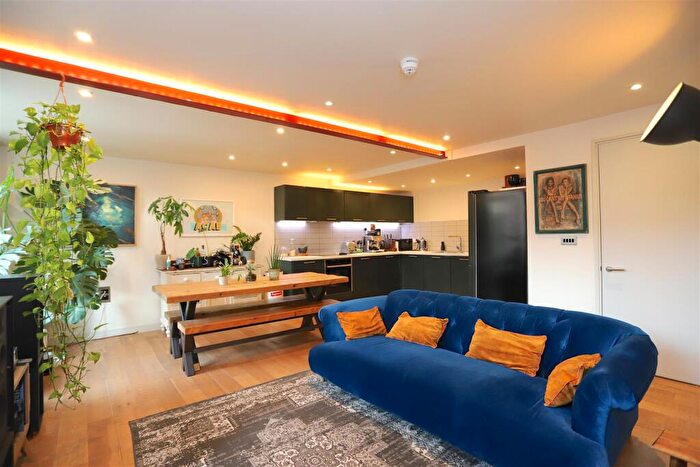 2 Bedroom Apartment For Sale In Murrays Mills, Ancoats, M4