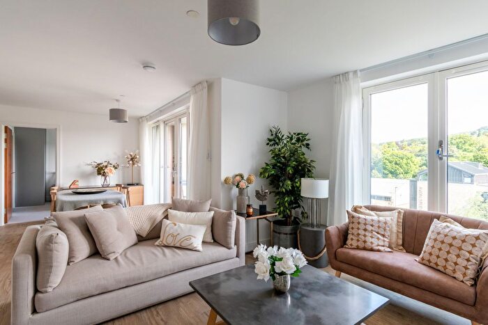 2 Bedroom Flat To Rent In Sovereign Point, Midland Road, Bath, BA2