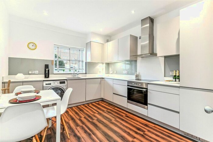 2 Bedroom Flat To Rent In Trinity Church Road, Barnes, London, SW13