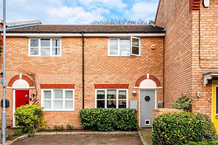 2 Bedroom House For Sale In Clarendon Close, E9