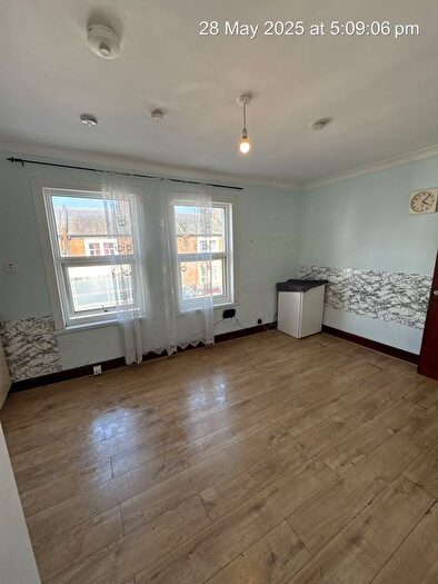 3 Bedroom Flat To Rent In High Street North, London, E6