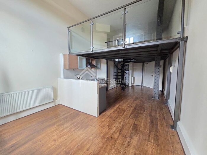 1 Bedroom Flat For Sale In Sprinkwell Mills, Dewsbury, WF13