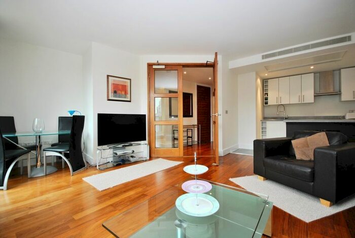 2 Bedroom Flat To Rent In Balmoral Apartments, Praed Street, London, London, W2