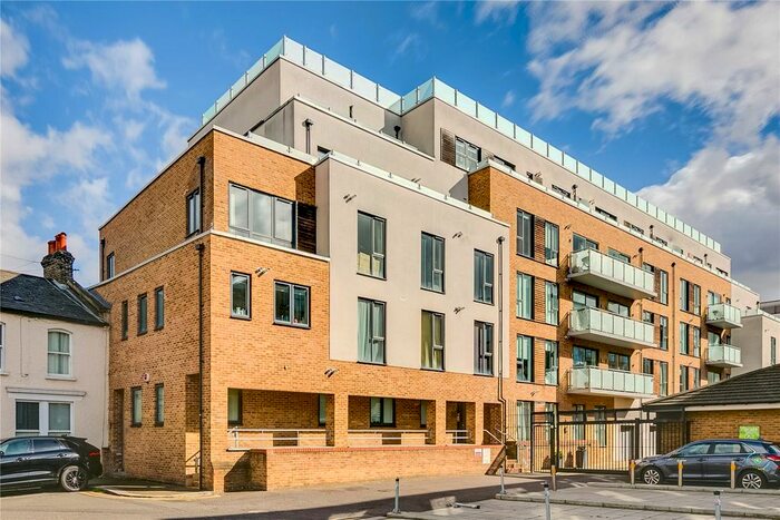 2 Bedroom Flat To Rent In Eltringham Street, London, SW18