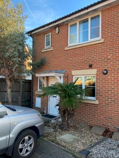 3 Bedroom Semi-Detached House To Rent In Failand Mews, Stanford-Le-Hope, SS17