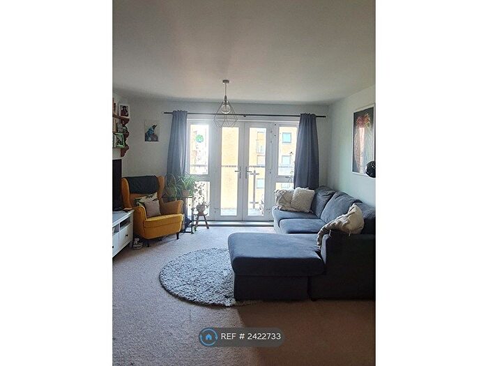 2 Bedroom Flat To Rent In Hackbridge Road, Wallington, SM6