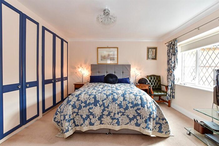 4 Bedroom Detached House For Sale In Grovewood Place, Woodford Green, Essex, IG8