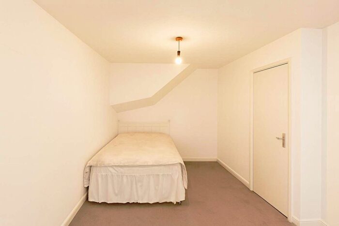 1 Bedroom Flat To Rent In Edmeston Close, London, E9
