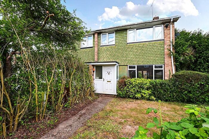 3 Bedroom End Of Terrace House For Sale In Frogmore Road, Blackwater, GU17