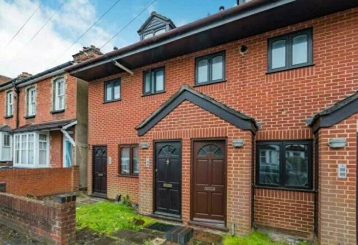 1 Bedroom Flat To Rent In Bayliss Court, Mary Road, Guildford, GU1