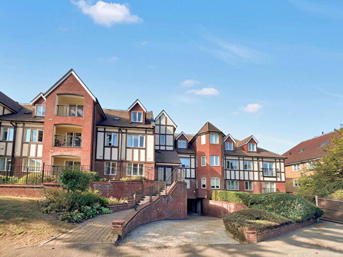2 Bedroom Apartment For Sale In Butts Green Road, Hornchurch, RM11