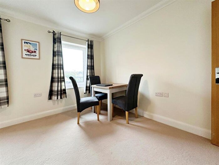 2 Bedroom Apartment For Sale In Trent Place, Warwick, CV34