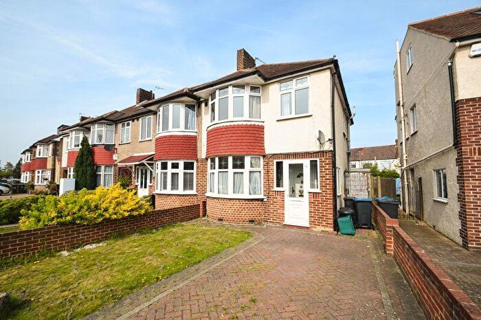3 Bedroom Detached House To Rent In Three Bed House, Raynes Park Borders, KT3