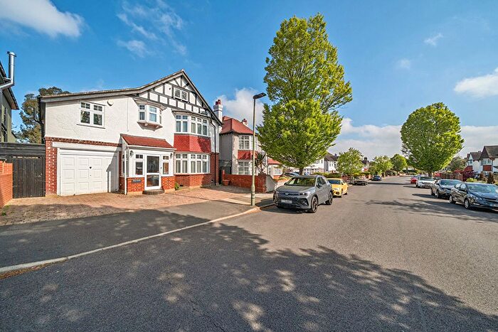 6 Bedroom Detached House For Sale In Kings Avenue, Bromley, BR1