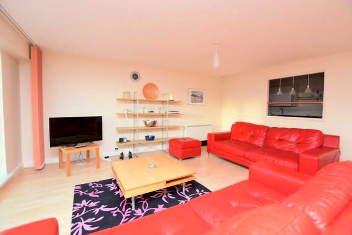 2 Bedroom Apartment To Rent In Th Floor In Royal Plaza, Eldon Street, S1