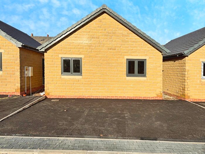 2 Bedroom Bungalow To Rent In Paddock Fields, Huddersfield, HD4