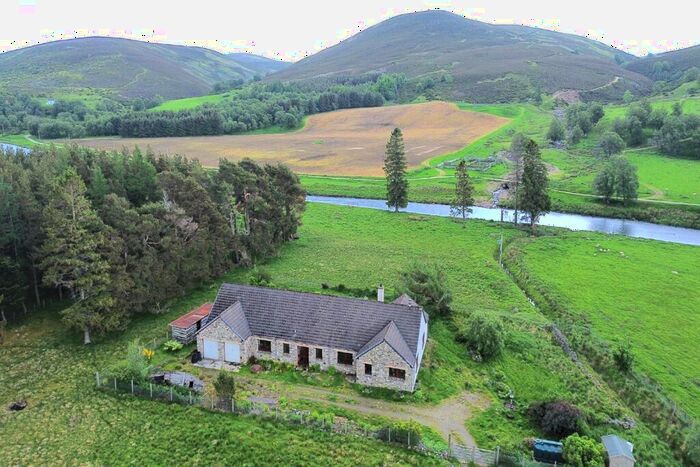 4 Bedroom Detached House For Sale In Kyllachy, Tomatin, Inverness, IV13