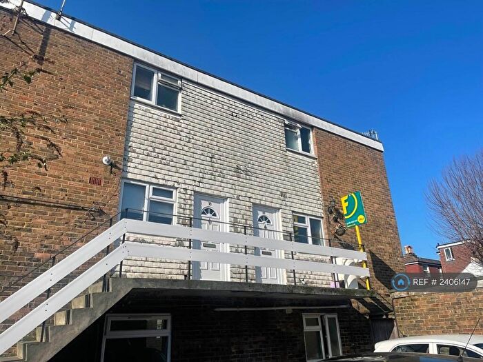 2 Bedroom Maisonette To Rent In Drummond Road, Guildford, GU1