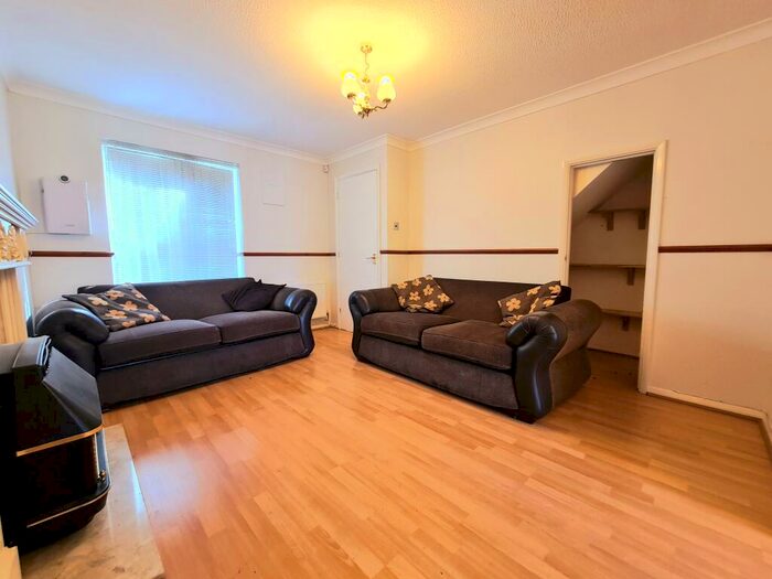 4 Bedroom Detached House To Rent In Hutchins Road, London, SE28