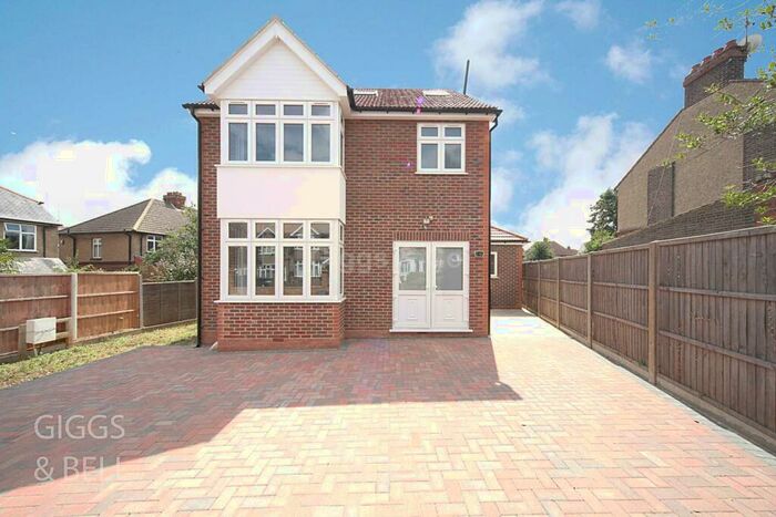 4 Bedroom Detached House To Rent In St. Michaels Crescent, Luton, LU3