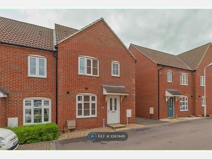 3 Bedroom Semi-Detached House To Rent In Freeman Drive, Sittingbourne, ME10