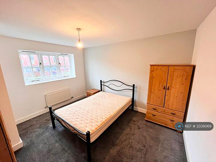 2 Bedroom Flat To Rent In Lockfields View, Liverpool, L3