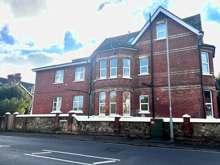 2 Bedroom Flat To Rent In Enys Road, Eastbourne, BN21