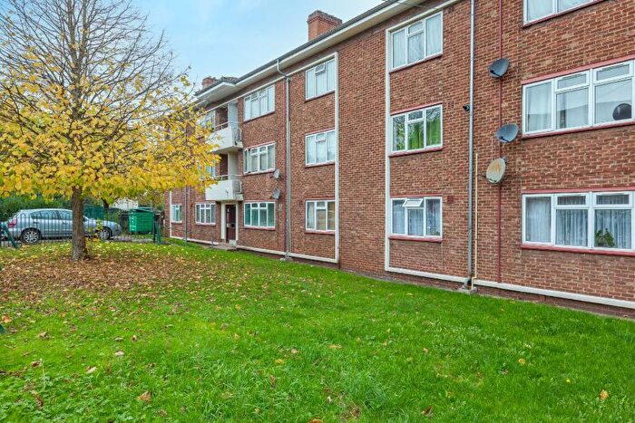 2 Bedroom Flat To Rent In Fane Close - Brentry, BS10
