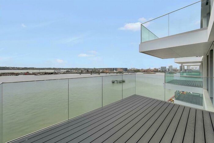 2 Bedroom Flat To Rent In Cable Street, London, E16