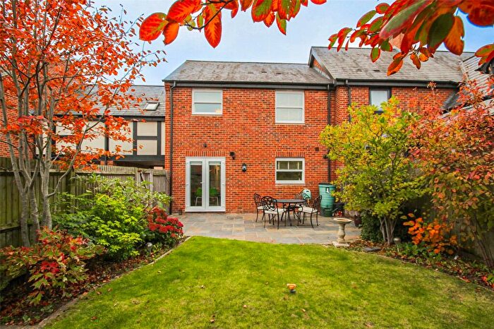 3 Bedroom Semi-Detached House For Sale In Woodpecker Close, Great Barford, Bedford, Bedfordshire, MK44