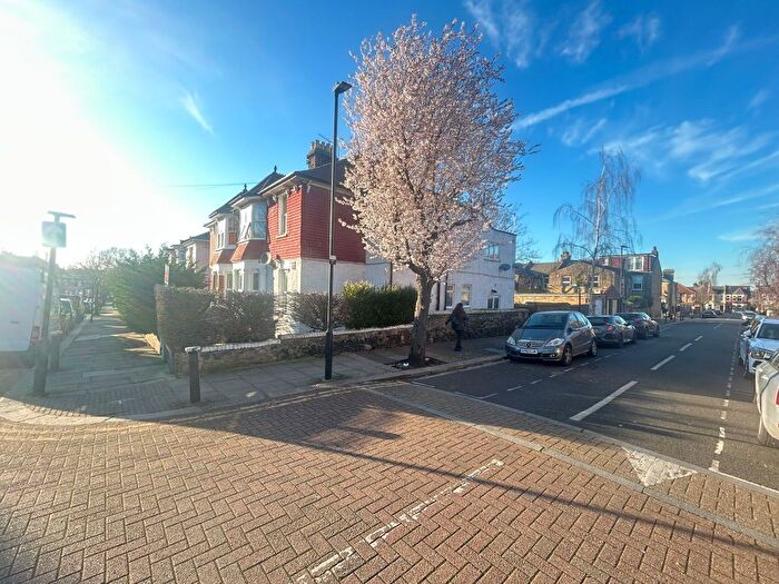 3 Bedroom Maisonette To Rent In Ground Floor Flat, Sylvan Avenue, London, N22