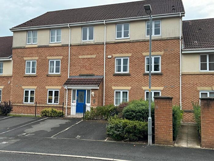 2 Bedroom Flat To Rent In Hatherlow Court, Westhoughton, Bolton, BL5