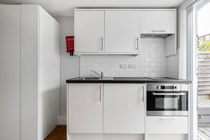 Studio To Rent In Talgarth Road, London, W14