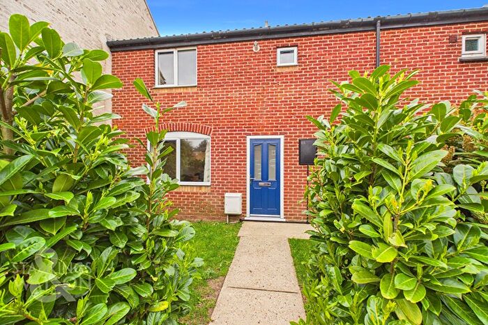 3 Bedroom Terraced House For Sale In Glenn Road, Poringland, Norwich, NR14